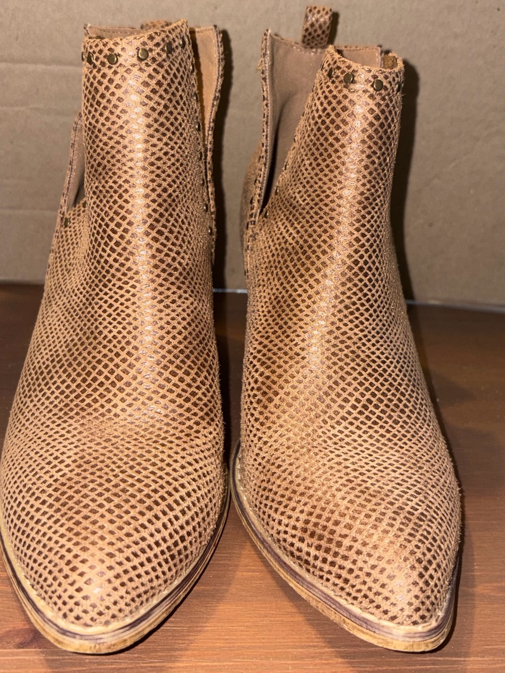 Steve Madden Tan Textured Pointed Ankle Booties 7.5